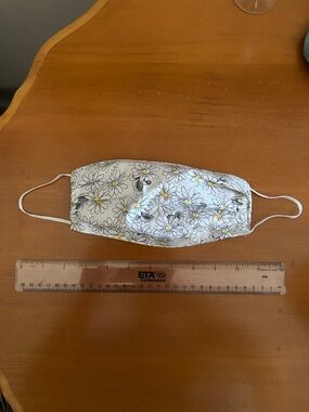 Floral Daisy Cotton Face Mask in White and Yellow